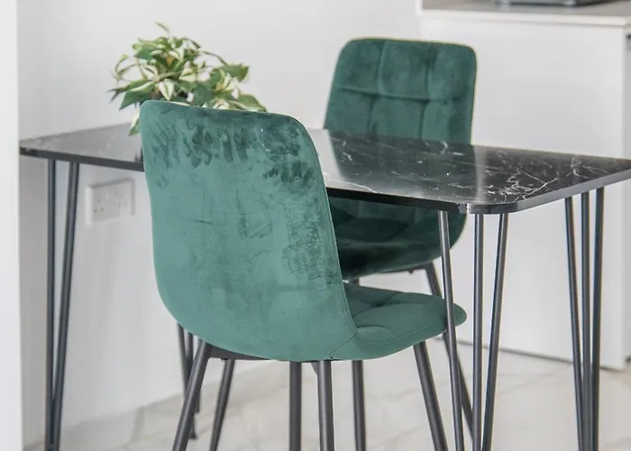 Mackenzie Signature In Larnaca