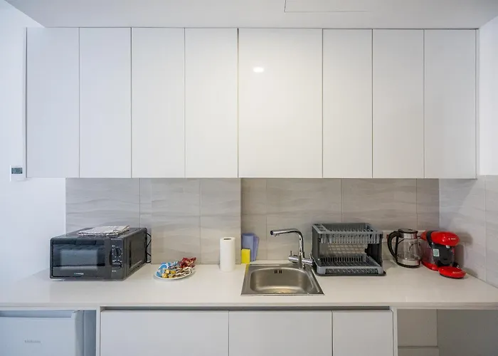 Mackenzie Signature In * Larnaca