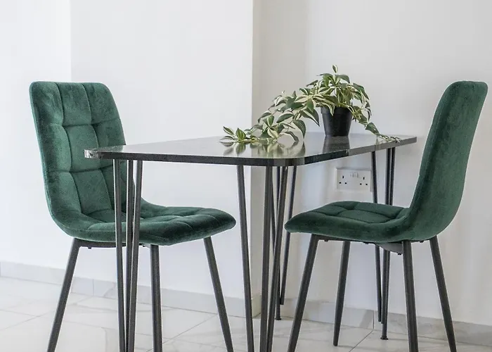 Mackenzie Signature In Apartment *