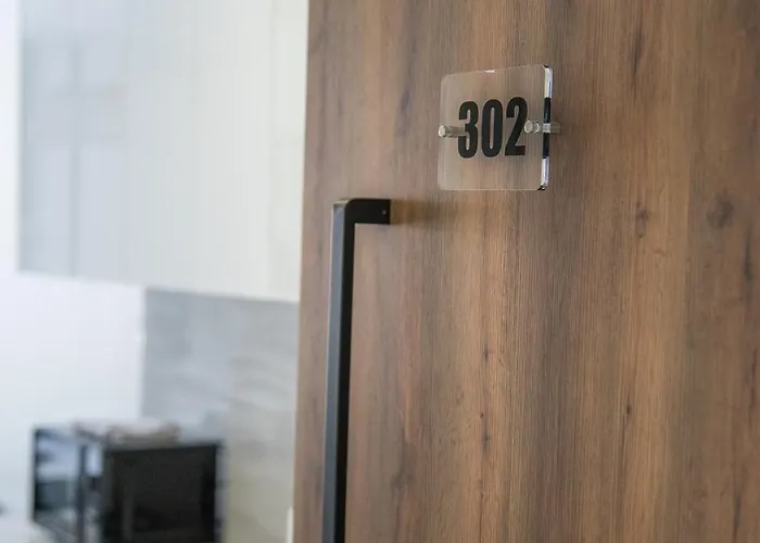 Mackenzie Signature In Apartament *