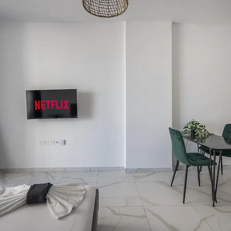 Апартаменты Mackenzie Signature In