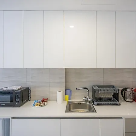 Mackenzie Signature In * Ларнака