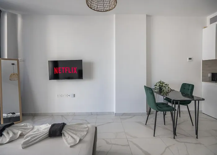 Апартаменты Mackenzie Signature In