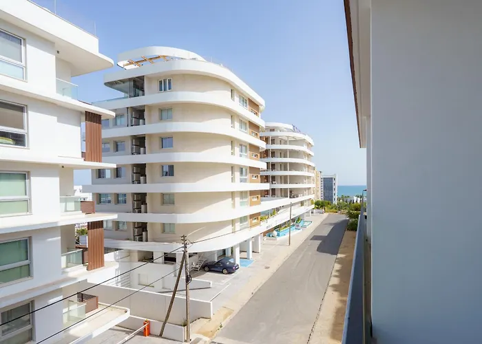 Mackenzie Signature In * Ларнака